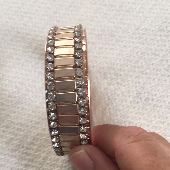 Beautiful bracelet bundle. Costume jewerlt🥀🥀🥀💄 - Picture 2 of 4